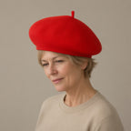 Woman wearing the thick knit beret, three-quarter view, studio