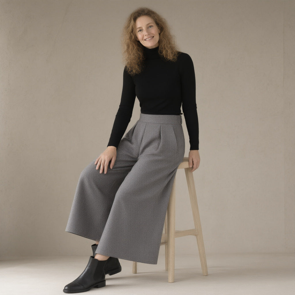 Woman wearing the wool-look wide-leg culottes, high waist, three-quarter view, studio